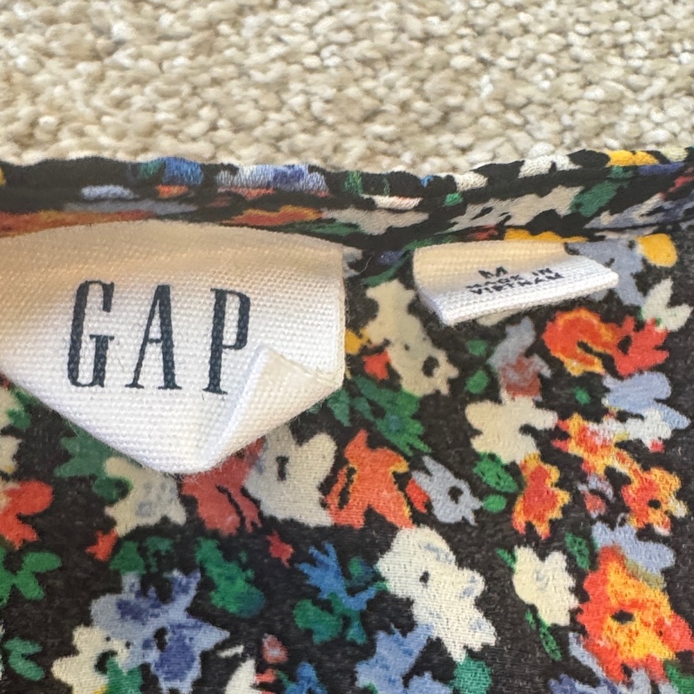 GAP Multicolor Floral Blouse women’s size medium black blue white green v neck - Picture 2 of 10